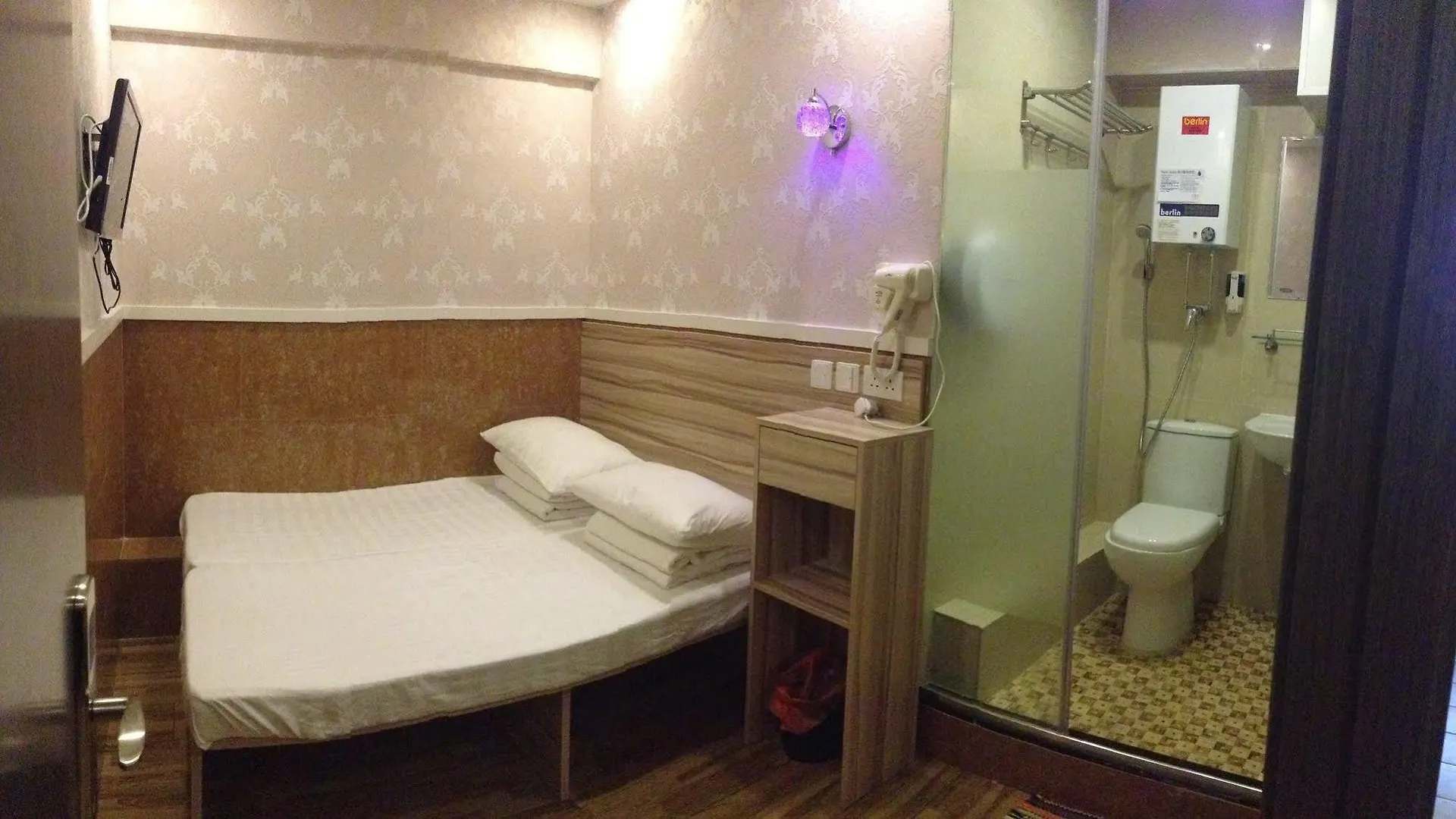3D Inn Hong Kong 2*,  China